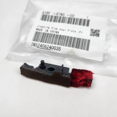 A1RFR7N500  Уплотнитель пластина Коника Минолта Cleaning Side Seal Plate/Fr